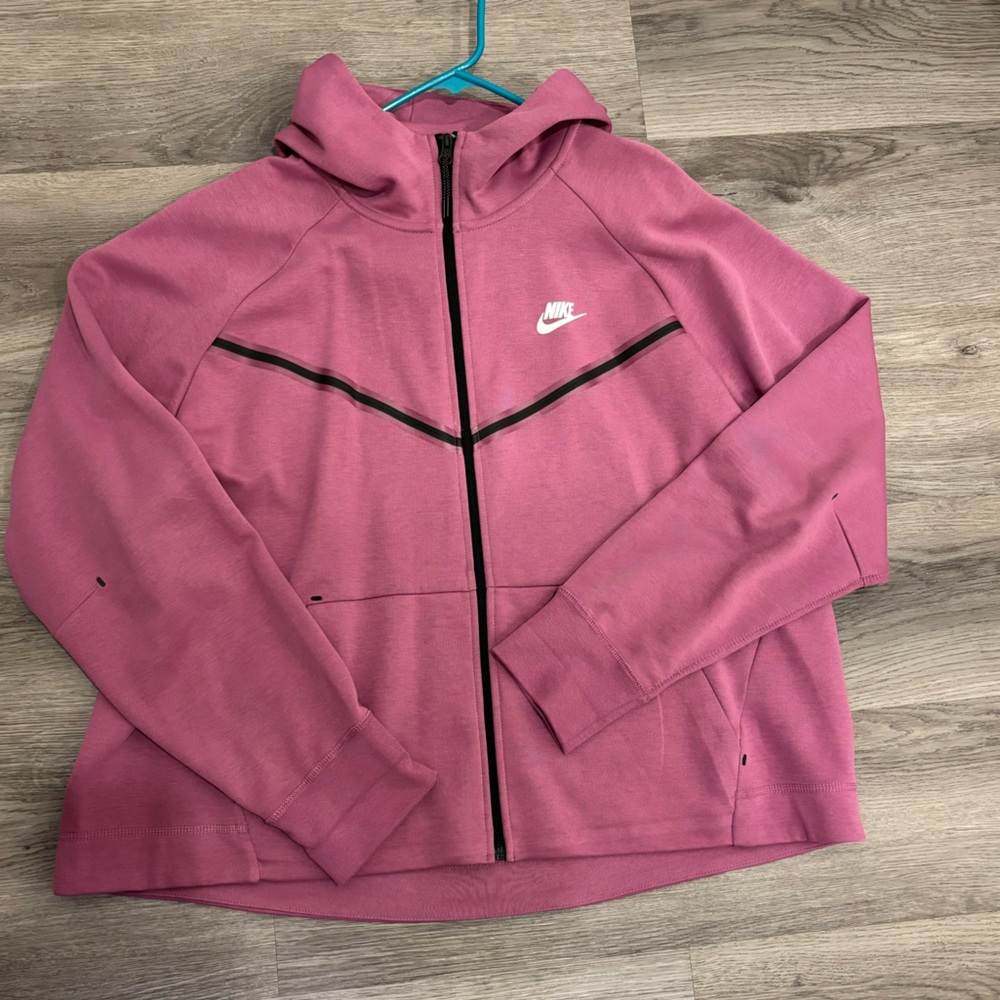 Women’s XXL Nike tech fleece jacket